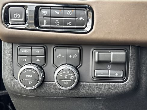 Used 2026 GMC Yukon Denali Ultimate image 19