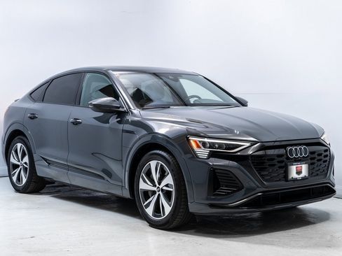 Used 2024 Audi Q8 e-tron Premium image 9