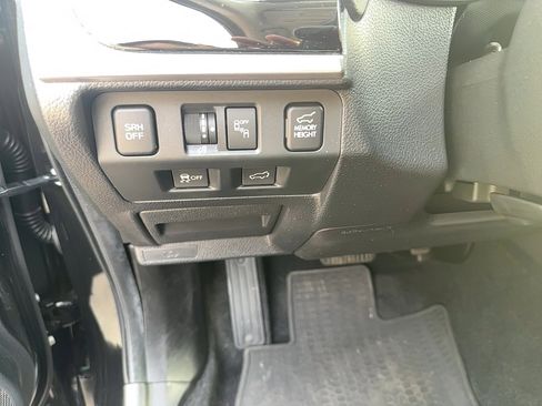 Used 2018 Subaru Forester 2.5i Touring w/ Popular Package #3B image 17