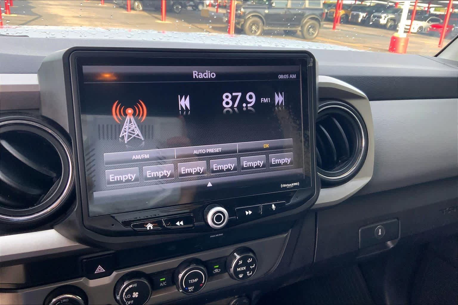 Used 2019 Toyota Tacoma SR5 AWD/4WD image 34