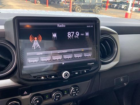 Used 2019 Toyota Tacoma SR5 AWD/4WD image 34
