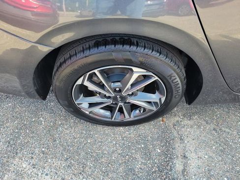 Used 2024 Kia Forte LXS FWD image 7
