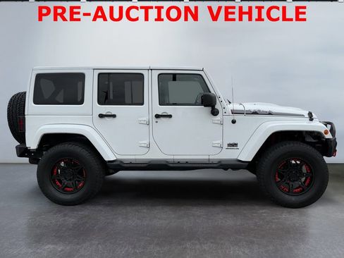 Used 2014 Jeep Wrangler Unlimited Sahara image 2