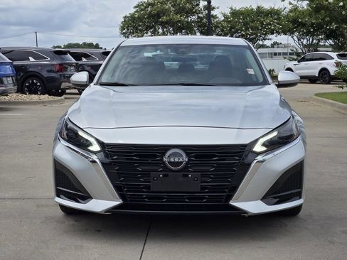 Used 2023 Nissan Altima 2.5 SV FWD image 11