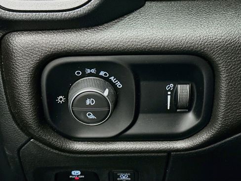 Used 2025 RAM 1500 Warlock AWD/4WD image 17