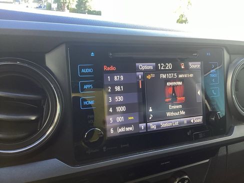 Used 2018 Toyota Tacoma TRD Sport w/ Technology Package image 15