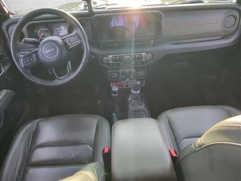 Used 2024 Jeep Gladiator Mojave AWD/4WD image 18