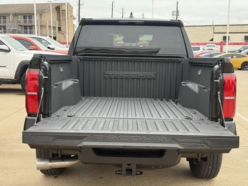 Used 2025 Toyota Tacoma SR5 AWD/4WD image 33