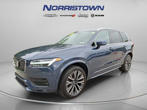 Used 2022 Volvo XC90 T5 Momentum w/ Climate Package AWD/4WD image 3