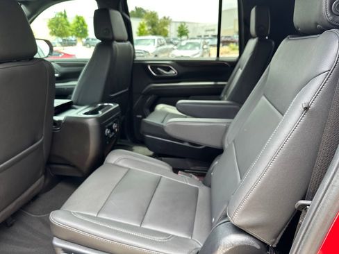 Used 2024 Chevrolet Suburban Z71 w/ Luxury Package AWD/4WD image 31