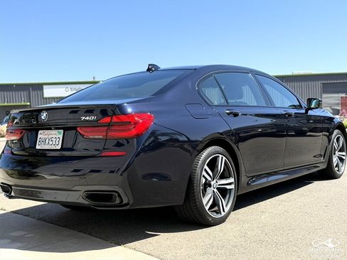 Used 2019 BMW 740i w/ M Sport Package RWD image 9