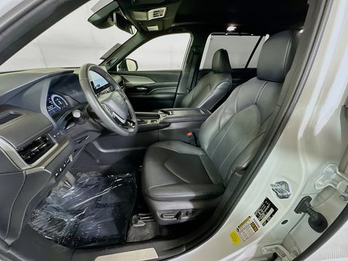 Used 2025 Toyota Grand Highlander AWD Hybrid image 12