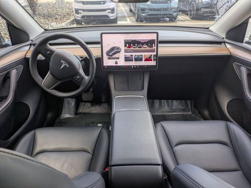Used 2025 Tesla Model Y Long Range image 24