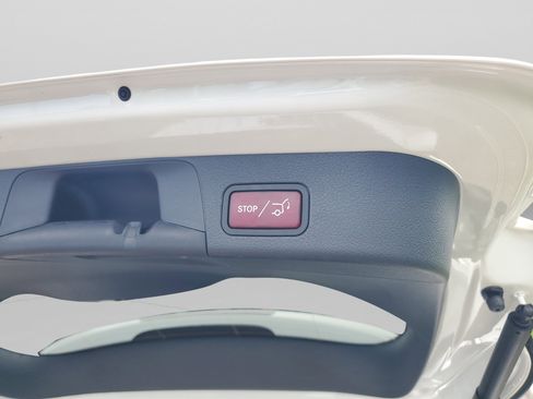 Used 2026 Mercedes-Benz GLB 250 image 9