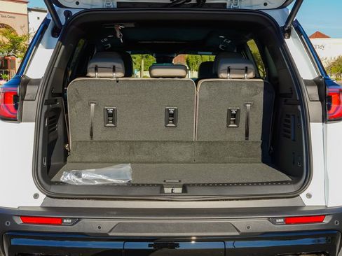 New 2026 GMC Acadia Elevation image 9