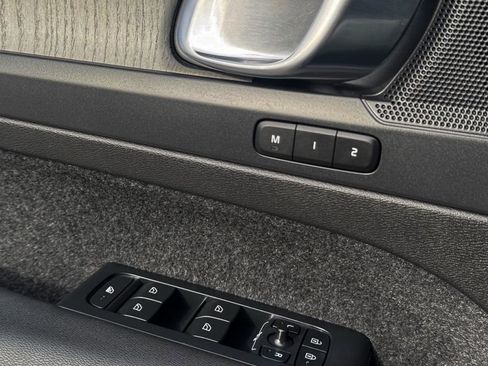 Used 2023 Volvo XC40 B5 Core w/ Convenience Package image 27