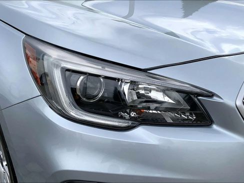Used 2018 Subaru Outback 2.5i AWD/4WD image 30