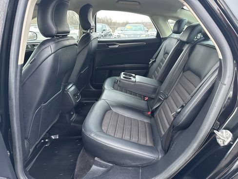 Used 2017 Ford Fusion SE w/ Equipment Group 201A image 12