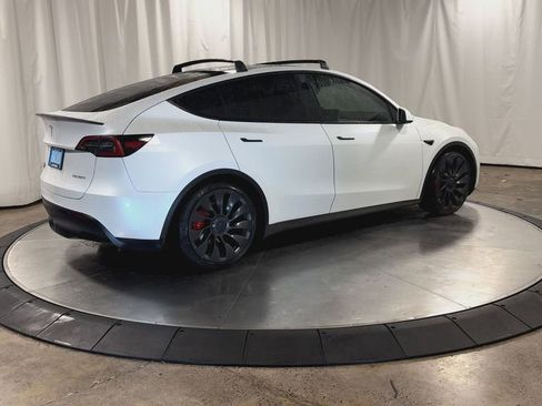 Used 2023 Tesla Model Y Performance image 9