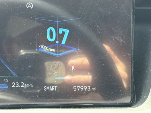 Used 2022 Hyundai Tucson SEL w/ Convenience + Premium Package FWD image 2