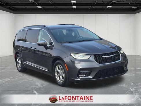 Used 2023 Chrysler Pacifica Limited FWD image 7