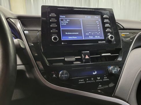 Used 2024 Toyota Camry SE w/ Cold Weather Package FWD image 14