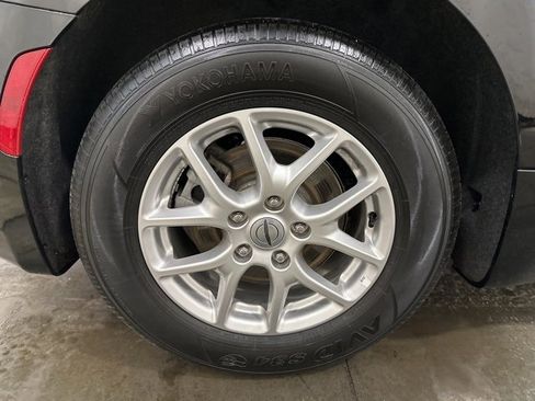 Used 2025 Chrysler Pacifica Select image 37