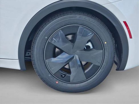 New 2026 Toyota Prius LE image 10