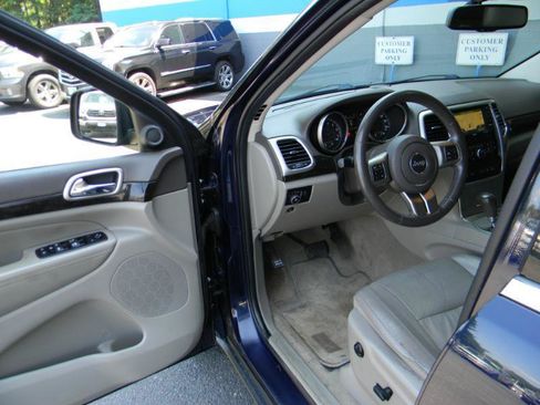 Used 2012 Jeep Grand Cherokee Laredo AWD/4WD image 16