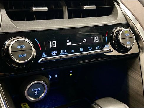 Used 2021 Toyota Venza XLE image 11