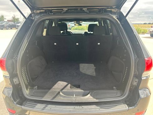 Used 2020 Jeep Grand Cherokee Laredo AWD/4WD image 5