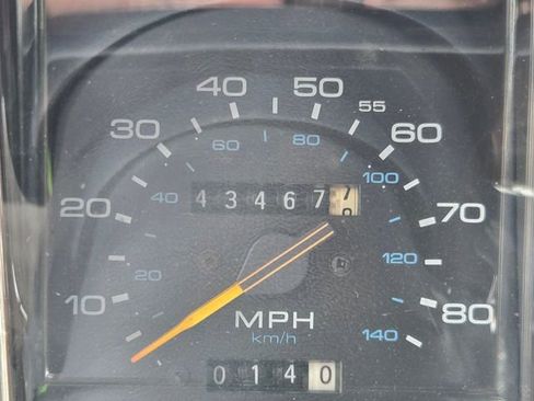 Used 1989 Lincoln Town Car Signature RWD image 6