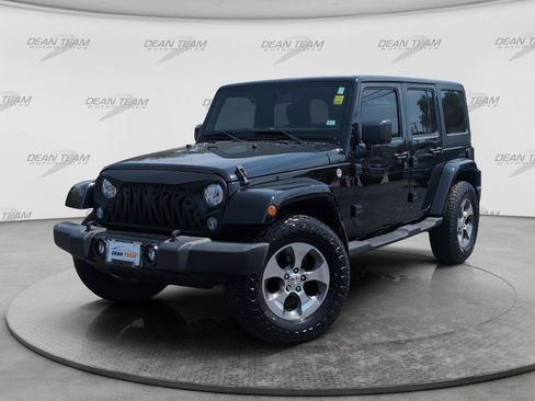Used 2017 Jeep Wrangler Unlimited Sahara w/ Connectivity Group AWD/4WD image 3