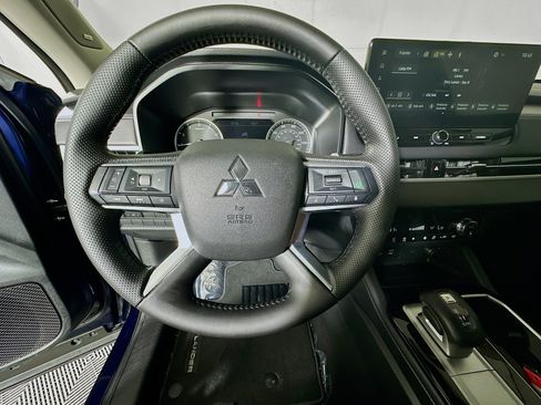 Used 2025 Mitsubishi Outlander SE AWD/4WD image 15