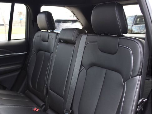 Used 2025 Jeep Grand Cherokee Limited image 31
