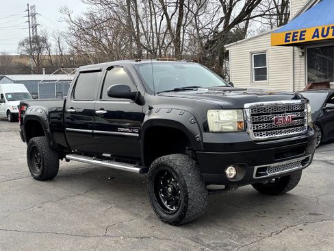Used 2011 GMC Sierra 2500 Denali w/ Snow Plow Prep Package image 2