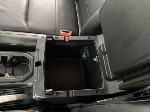 Used 2022 Jeep Wrangler Unlimited Sahara w/ Cold Weather Group image 32