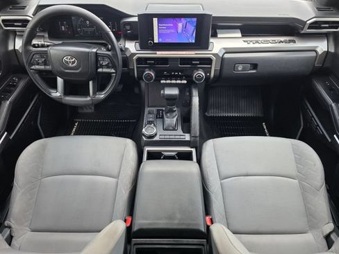 Certified 2025 Toyota Tacoma SR5 AWD/4WD image 23