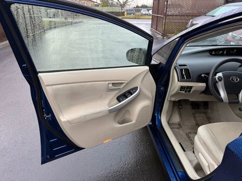 Used 2011 Toyota Prius Two image 9