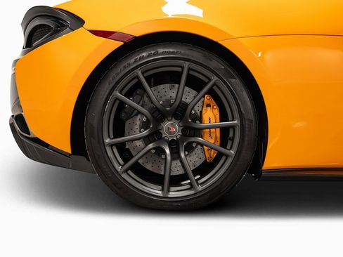 Used 2018 McLaren 570S Spider image 30