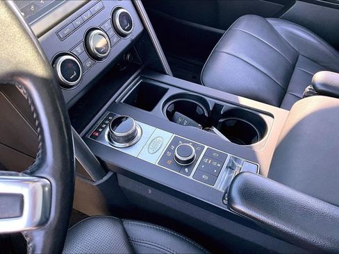 Used 2020 Land Rover Discovery Landmark image 18