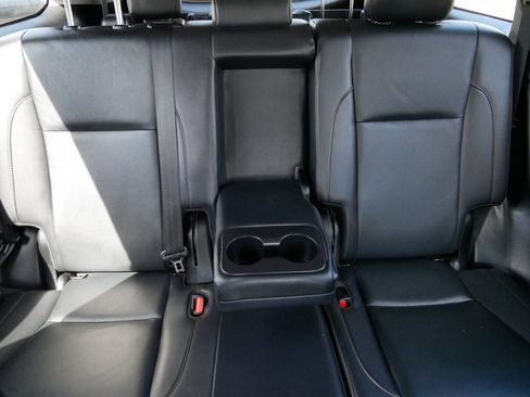 Used 2019 Toyota Highlander XLE w/ Protection Package #3 AWD/4WD image 14