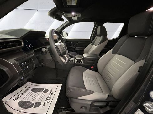 Used 2025 Toyota Tacoma TRD Off-Road image 7