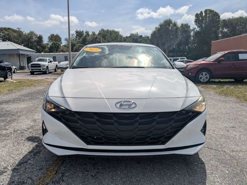 Used 2023 Hyundai Elantra SEL w/ Preferred Accessory Package FWD image 3