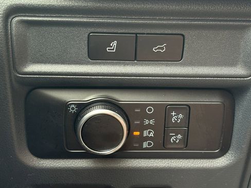 Used 2024 Ford Expedition XLT RWD image 3