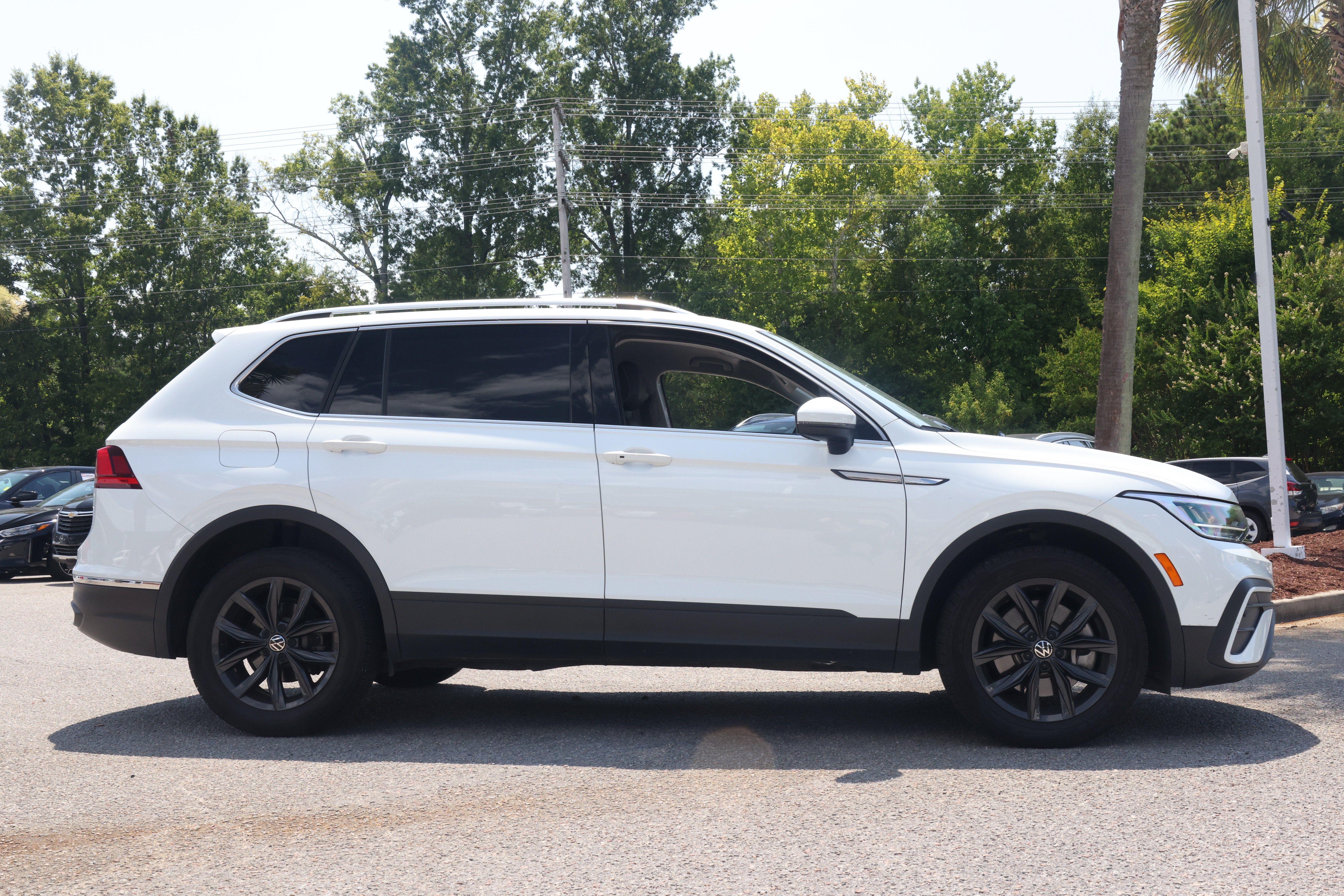 Used 2024 Volkswagen Tiguan SE AWD/4WD image 6