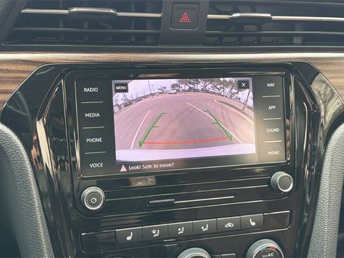 Used 2022 Volkswagen Passat 2.0T image 35