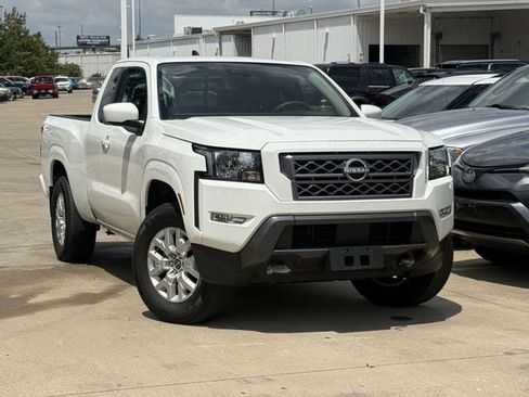 Used 2024 Nissan Frontier SV w/ SV Convenience Package AWD/4WD image 2