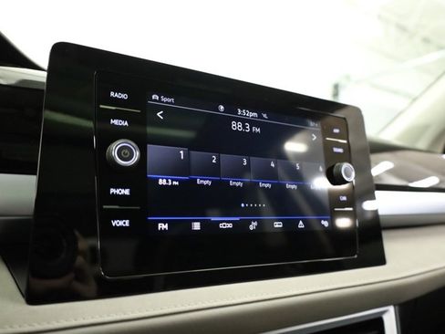 New 2026 Volkswagen Taos SE image 16