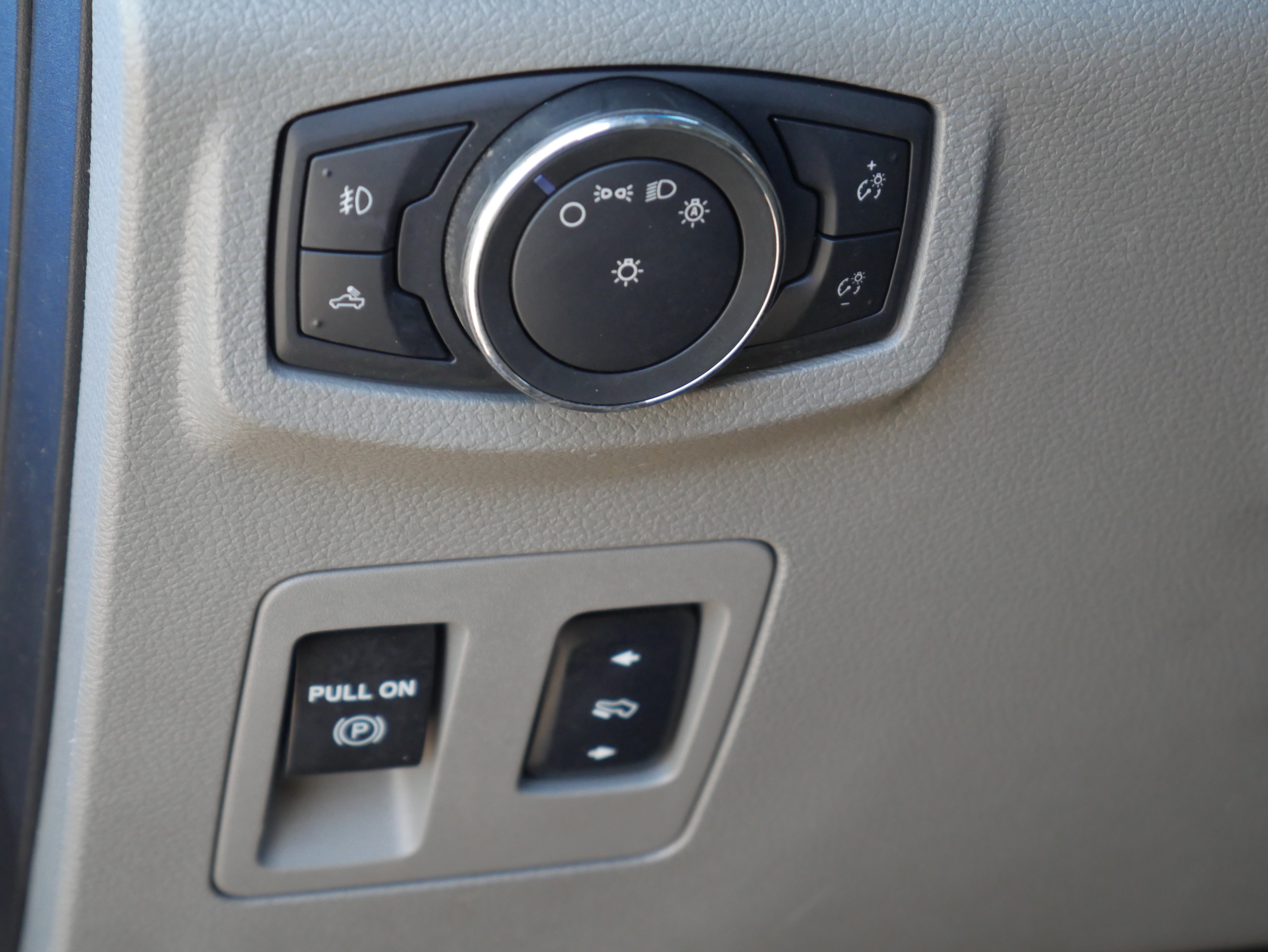 Used 2015 Ford F150 XLT w/ Equipment Group 301A Mid AWD/4WD image 5